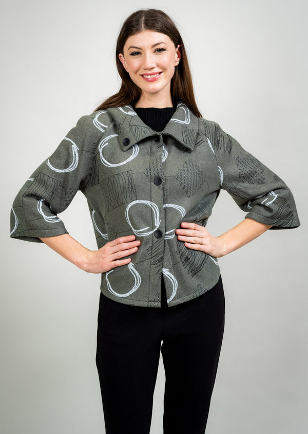 SHORT SWING JACKET WITN OVERSIZED COLLAR